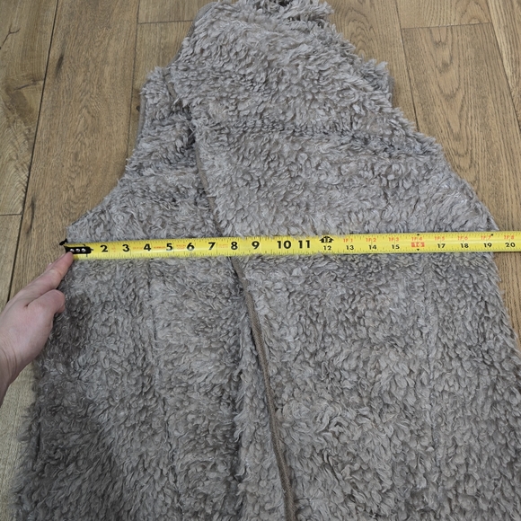 One The Land Tan Faux Fur Long Vest Oversized Small - Picture 6 of 9
